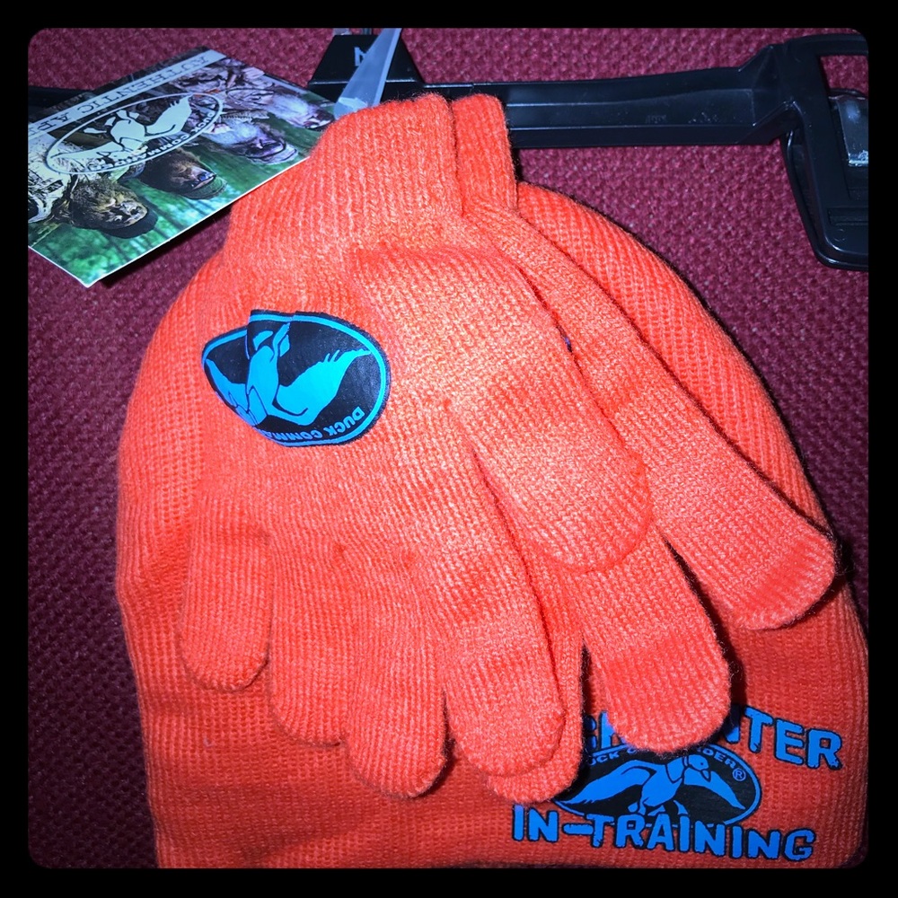 NWT Duck Hunter 2 Piece Hat & Gloves Set